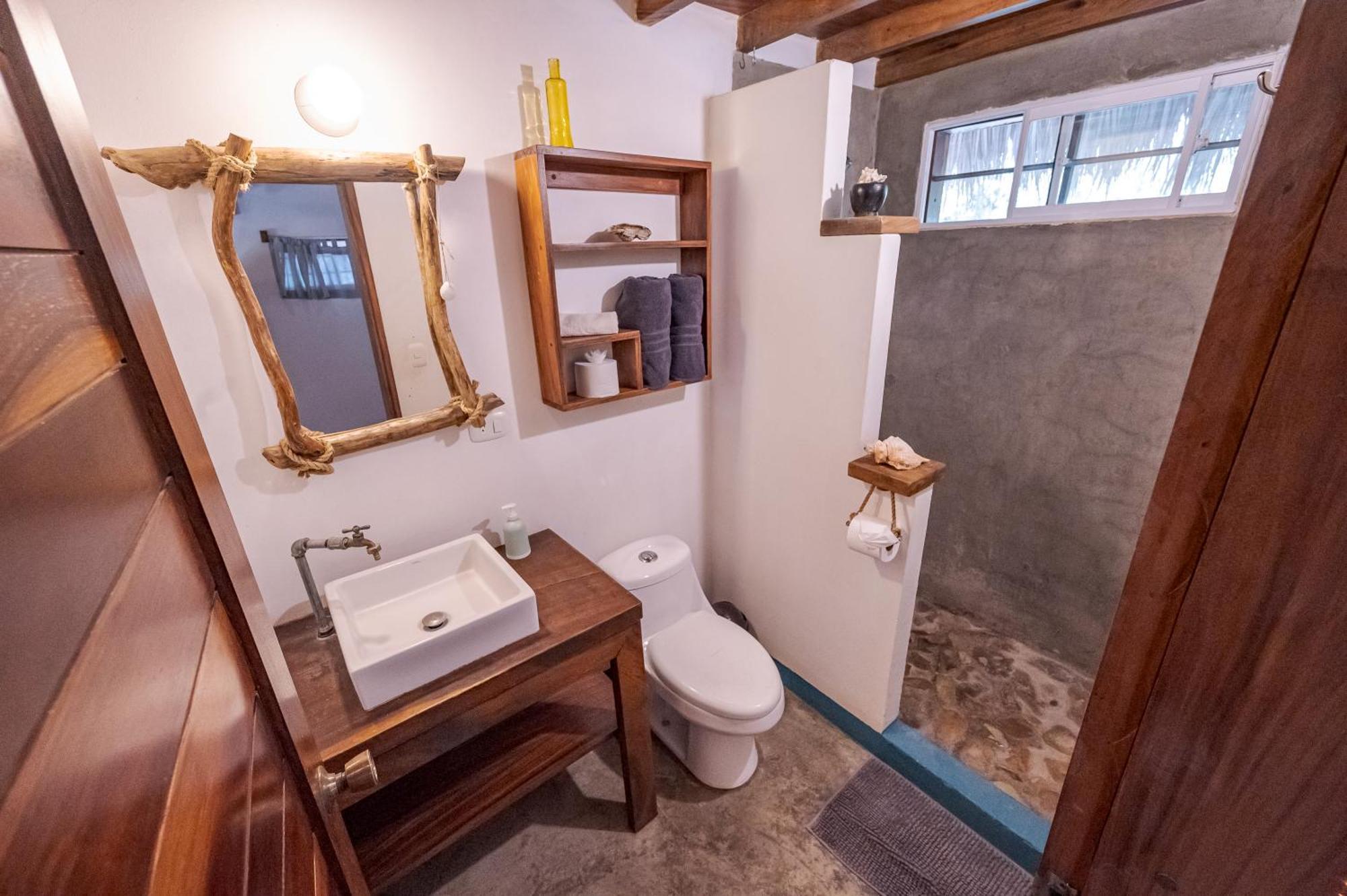 Twoten° Surf Guest house Popoyo